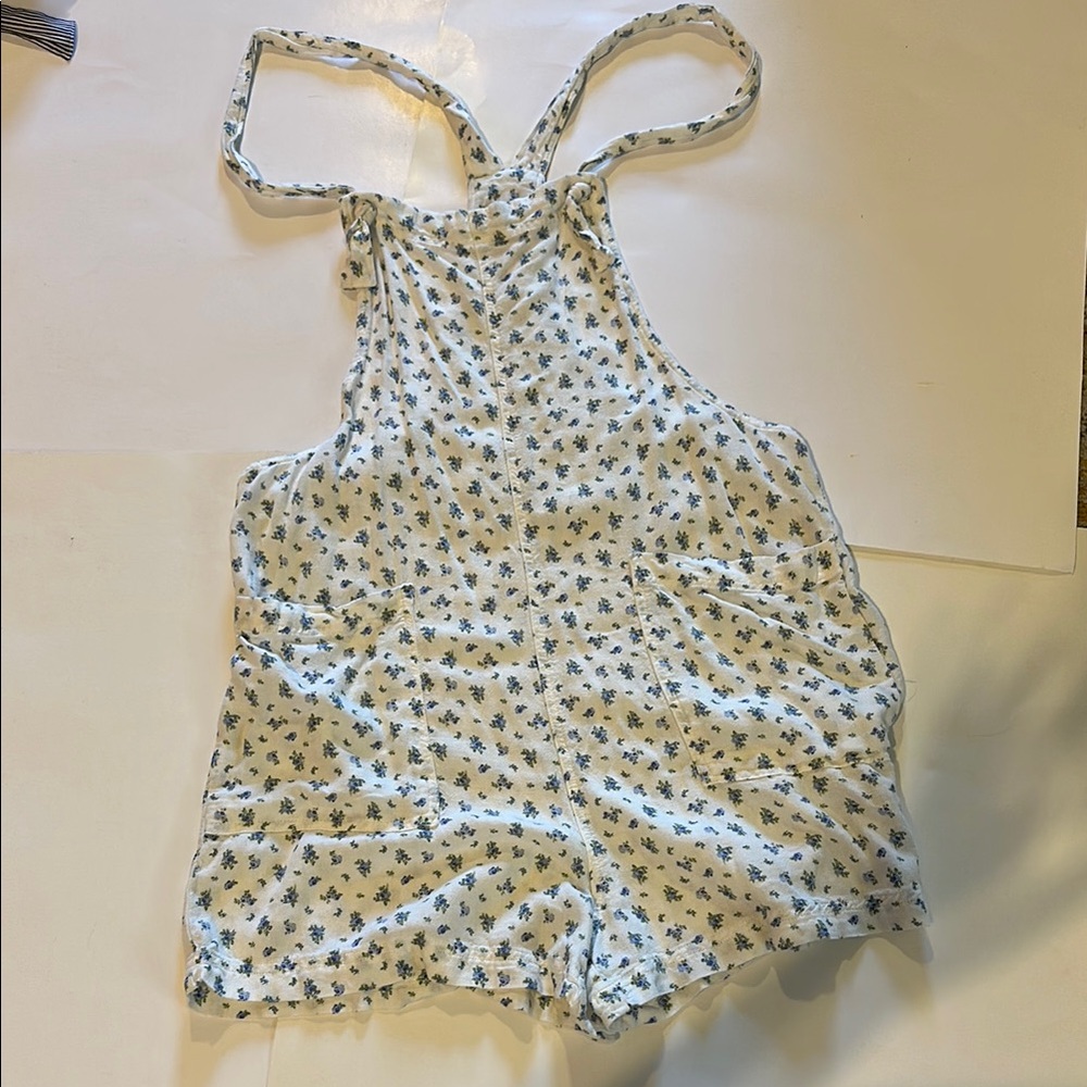Aeropostale White and Blue Floral Romper - Picture 3 of 6